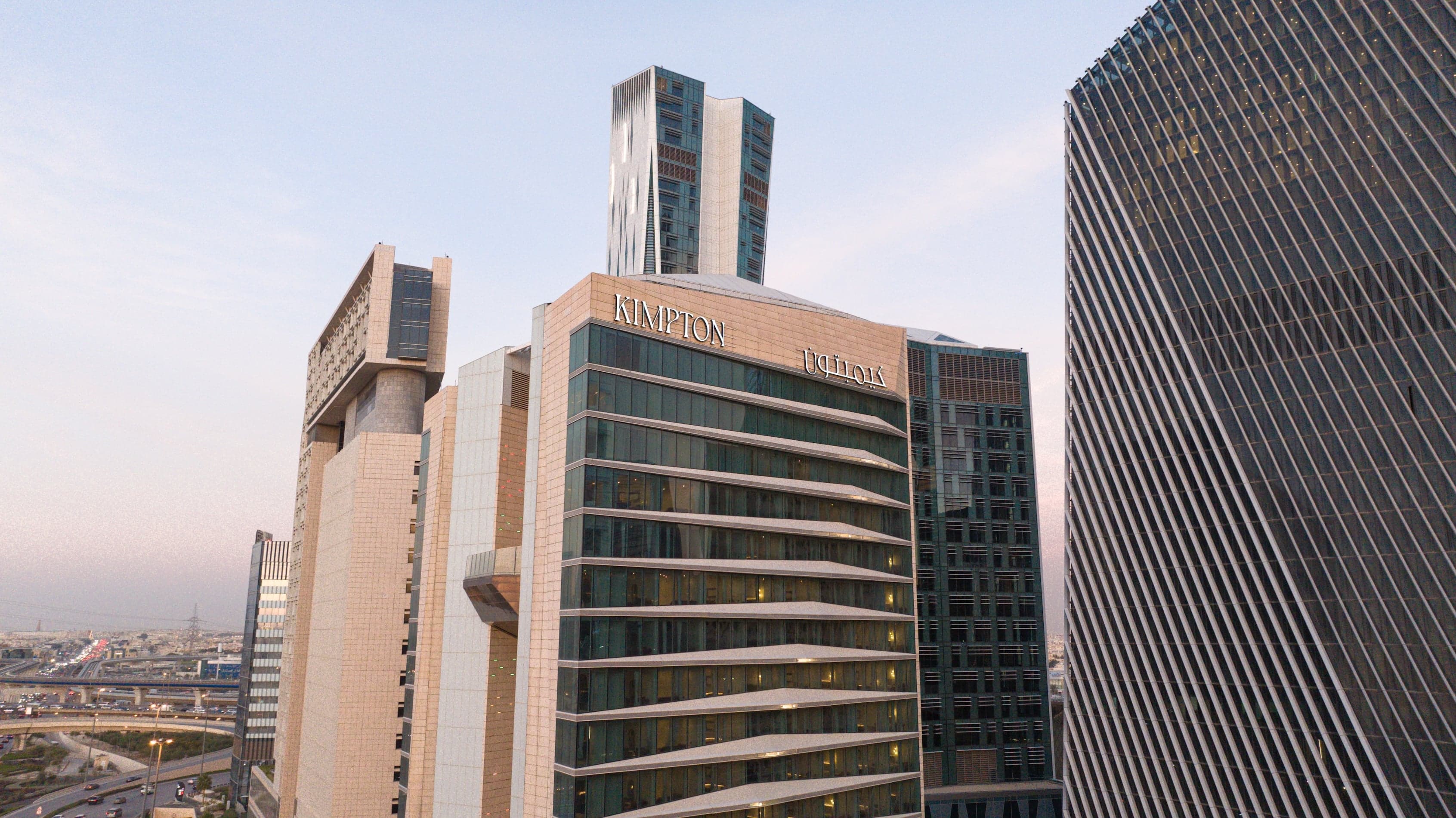 مجموعة فنادق ومنتجعات IHG تُوقع إتفاقية مع "كافد" لإطلاق أول فندق كيمبتون في منطقة الشرق الأوسط