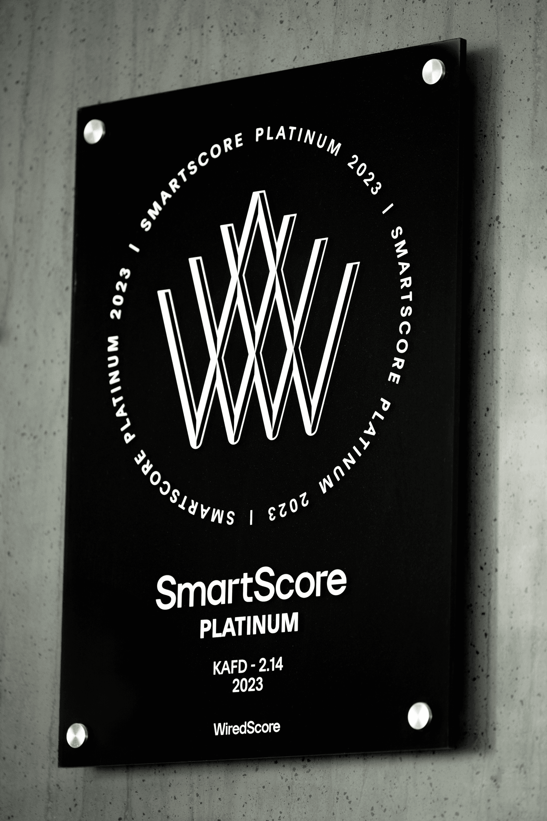 KAFD DMC is the first building in Saudi Arabia to achieve SmartScore certification, receiving the highest level of Platinum.