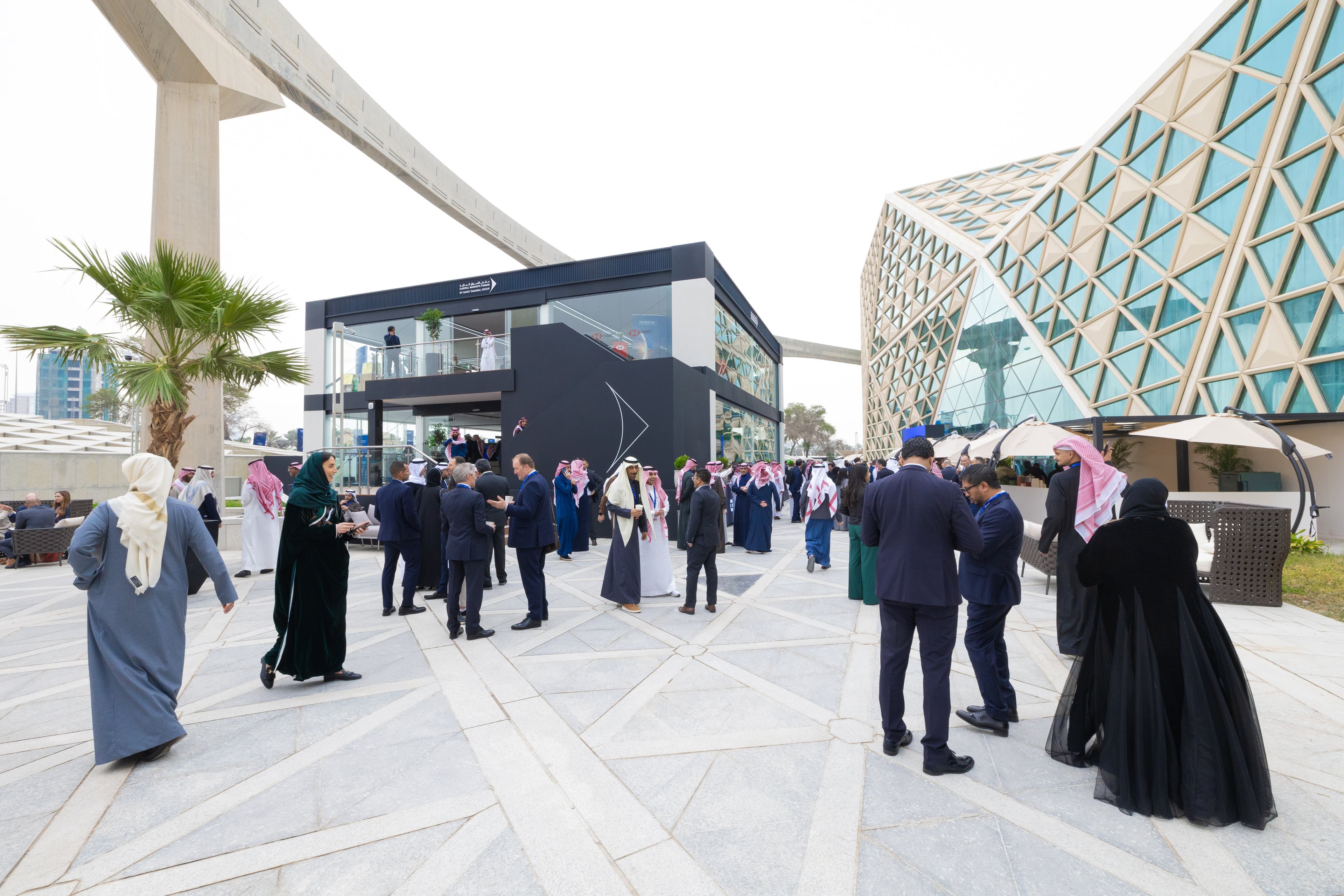 ساحة البلازا الخارجية